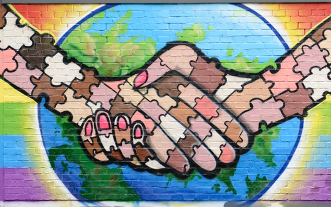 Hand in Hand: gemeinsam statt gegeneinander! Schüler*innen der Gymnasien für Erwachsene sprayen Graffito für Respekt und Solidarität
